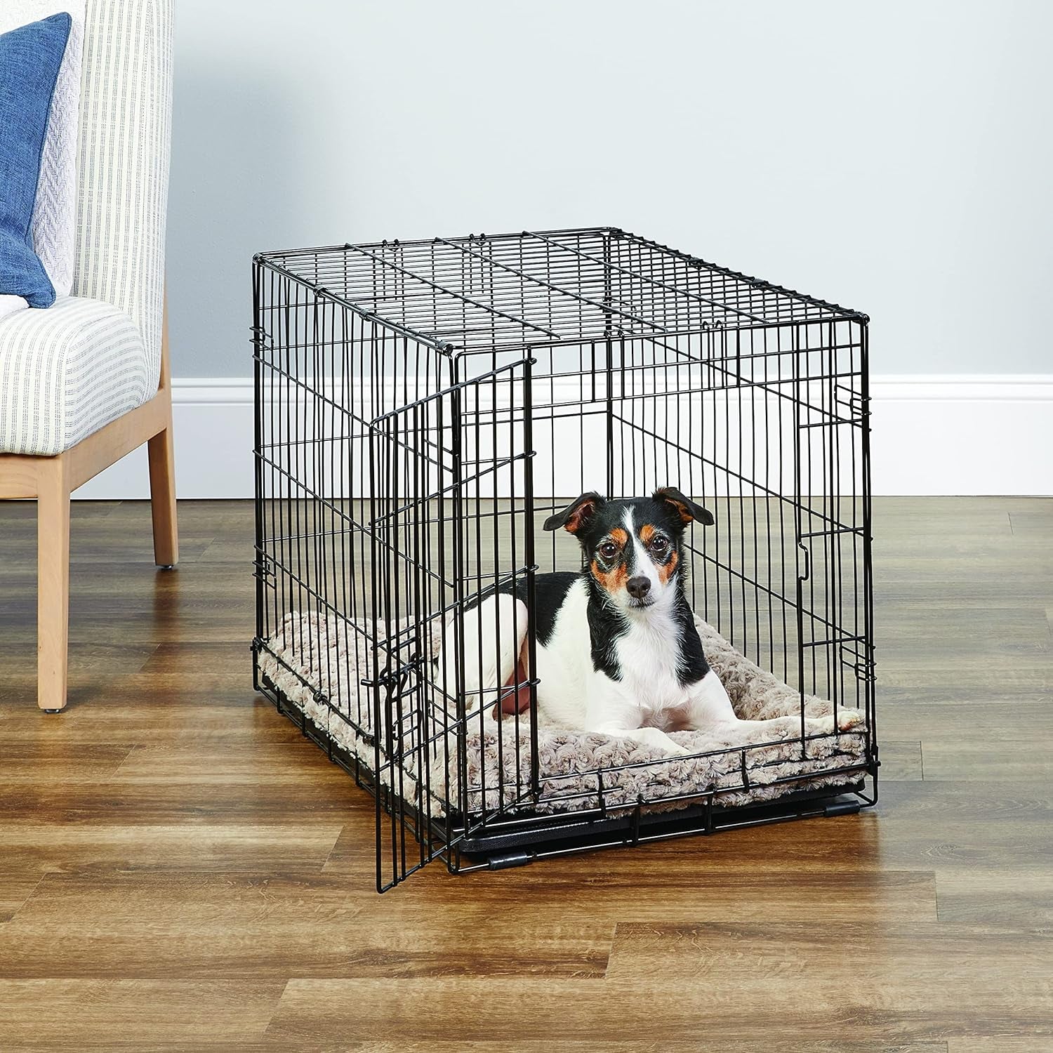 New World Single Door Dog Crate - Enhanced Design with Leak-Proof Pan, Floor Protecting Feet & Patented Features