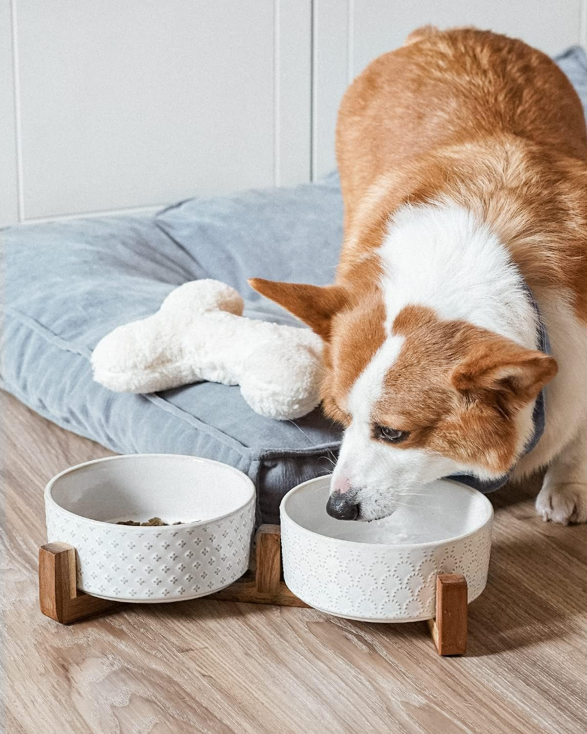 LE TAUCI Dog Bowls with Acacia Stand – Weighted, Non-Slip 1.5 Cup Food & Water Bowl Set for Small Dogs